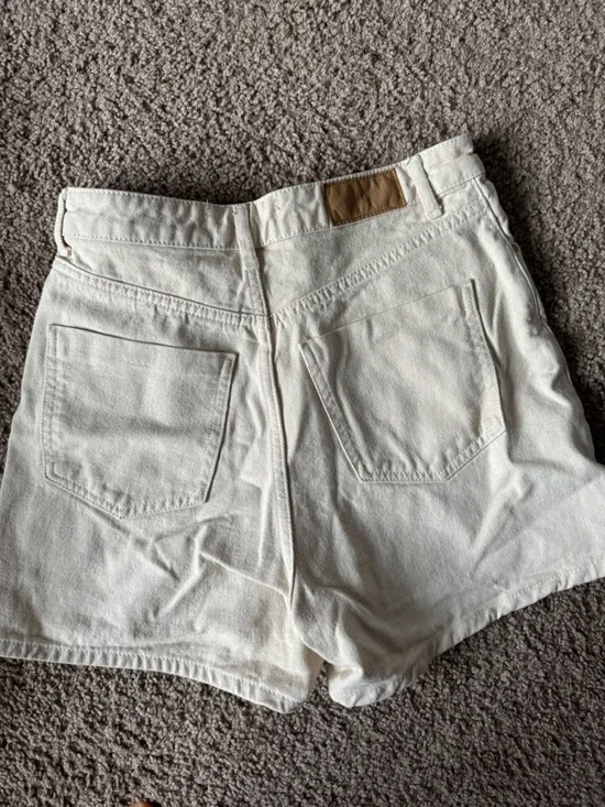 Zara High-Waist Cream Denim Shorts - Picture 6 of 8